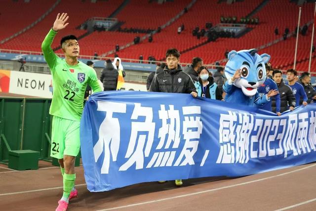 武汉三镇结束2023赛季征程，球队亚冠失利再度引发中超跨年赛制改革话题(5)