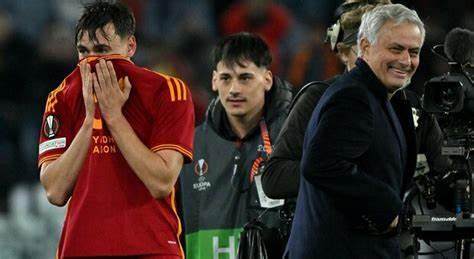 穆里尼奥为罗马孩子进球感动：再不跑我也要哭了！(3)