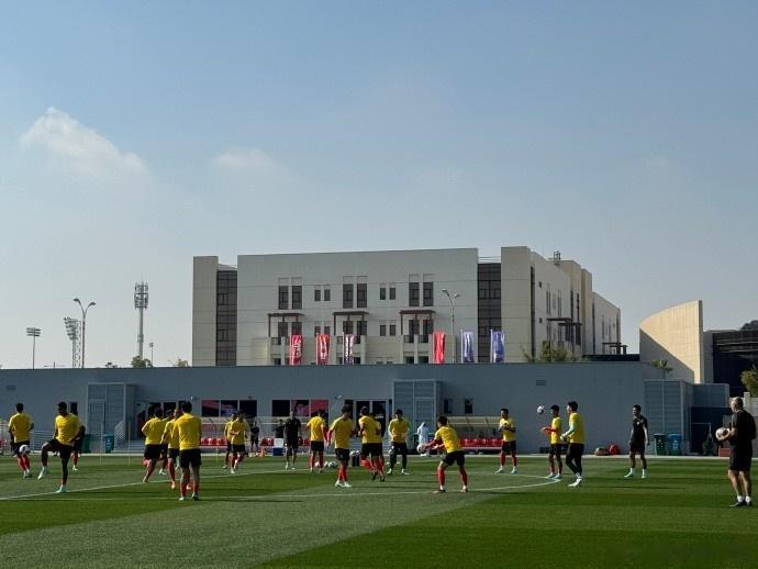 媒体人：国足亚洲杯训练场地是世界杯期间西班牙的训练场(1)