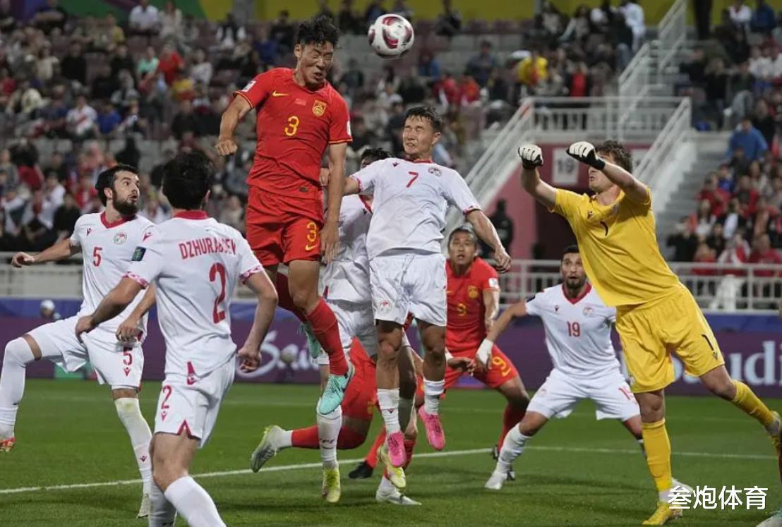 中国球迷太猛了！狂冲亚足联官方，内部有分歧，国足仍被看好(2)