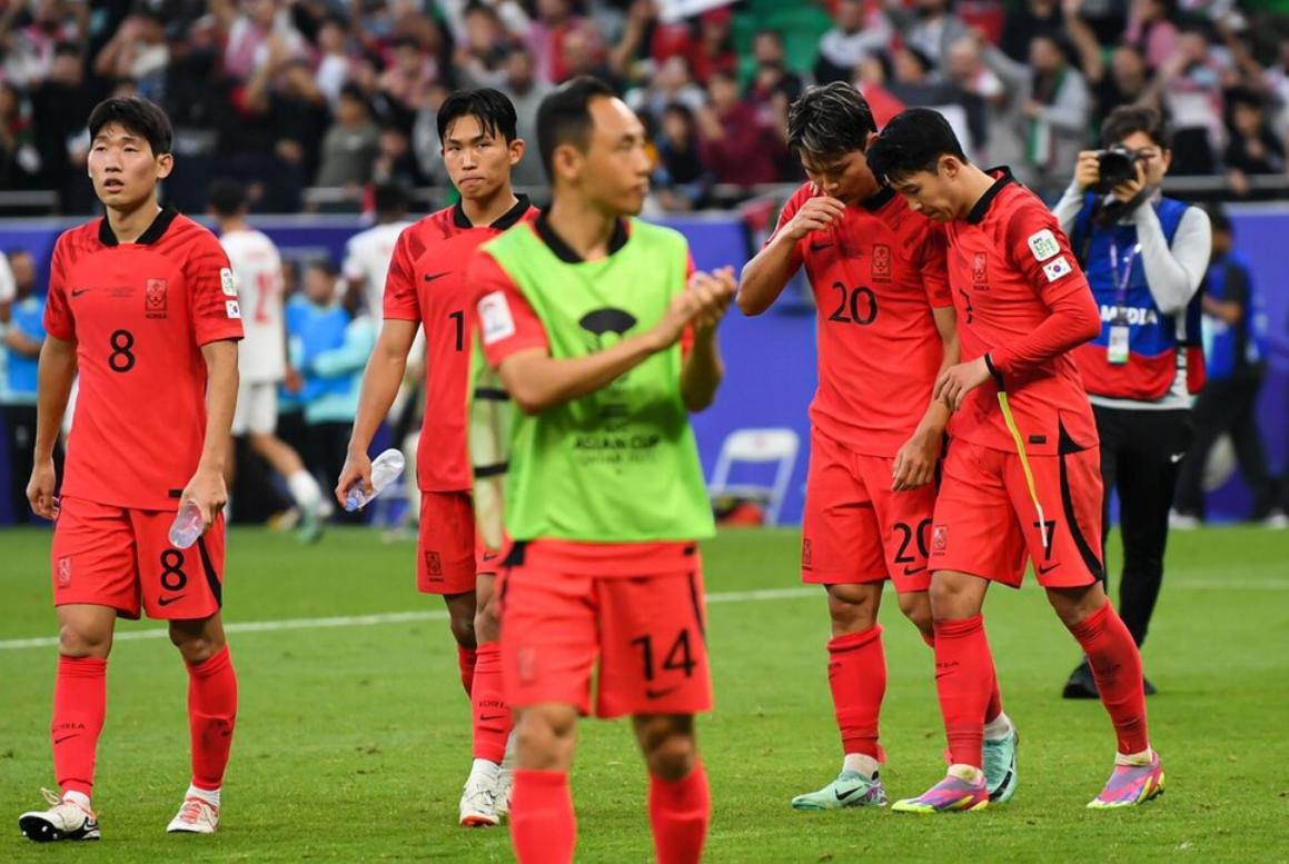 亚洲杯神奇一幕：日本狂丢4球，韩国丢3球，国足0丢球(2)