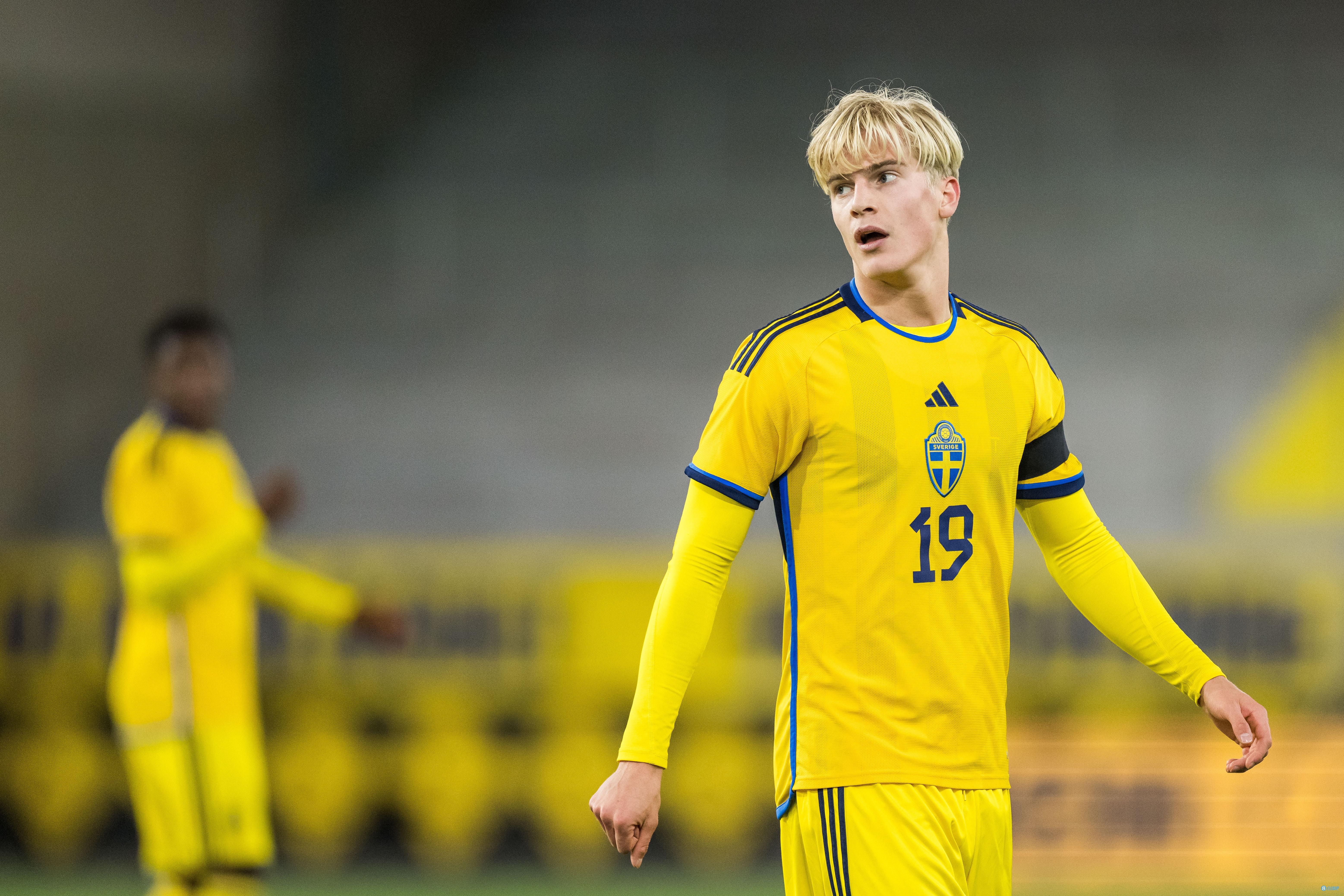 世体：巴萨1000万欧报价17岁瑞典中场伯格瓦尔，球员今夏加盟(1)
