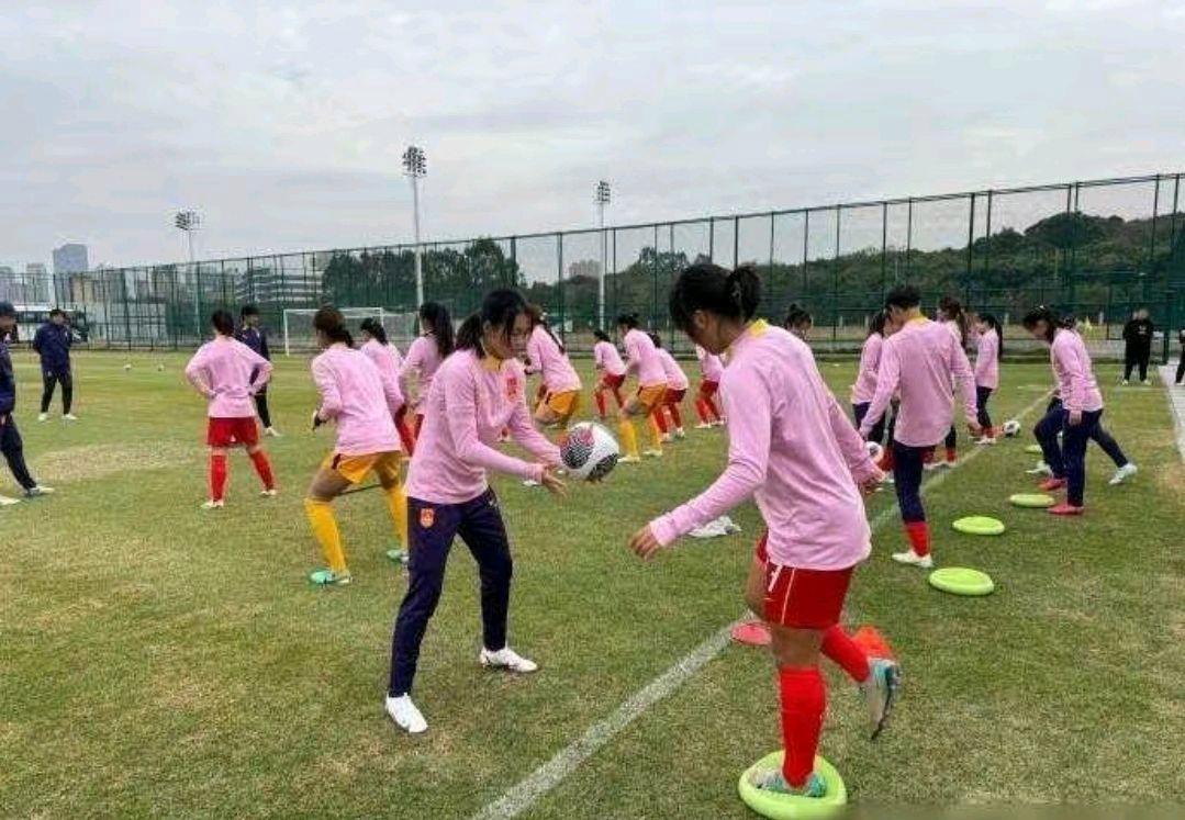 中国女足年轻一代比国家队有潜力 王军：厦门集训收获和价值很大(2)