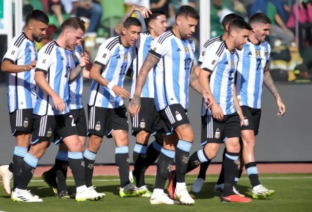 3: 0到1: 0！阿根廷冲5连胜 3杀世界杯双冠王 梅西苏神冲纪录(1)