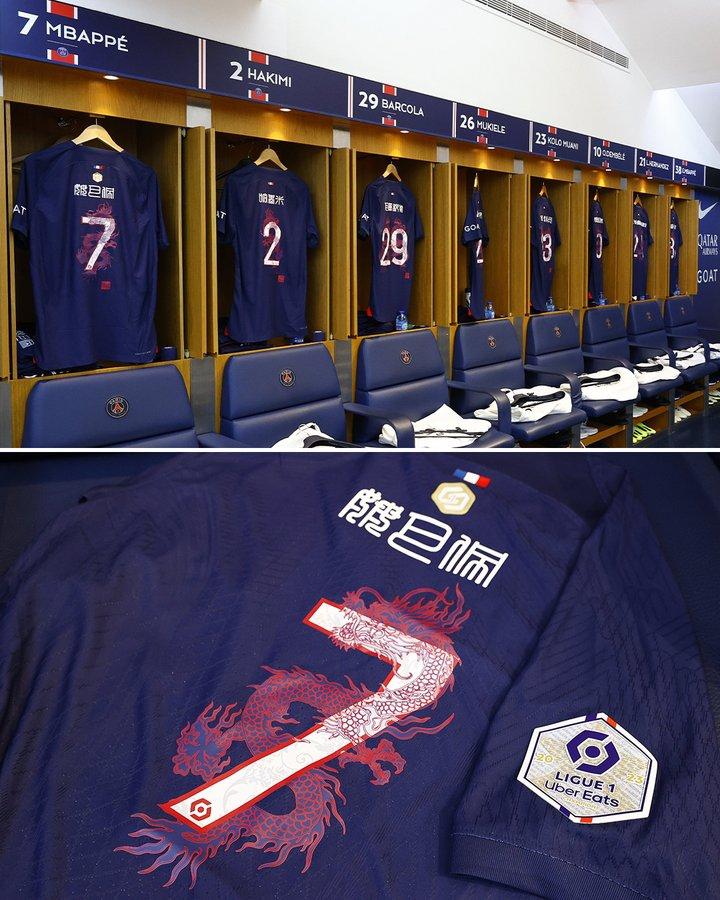致敬中国龙年！巴黎圣日耳曼球员本场法甲身穿中文印字球衣(1)