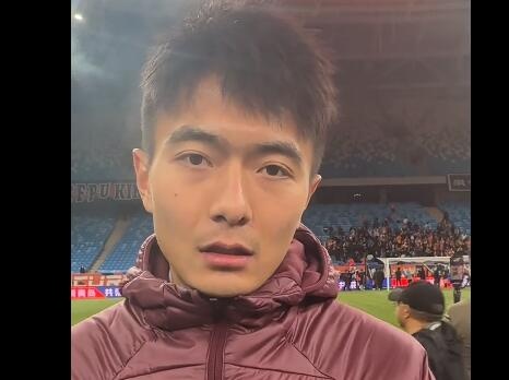 张威：代表家乡球队踢中超是种荣幸 青岛的校园足球氛围非常不错(1)