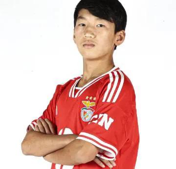 留洋消息：本菲卡夺杯赛亚军，14岁中国球员表现出色，被评为MVP(2)