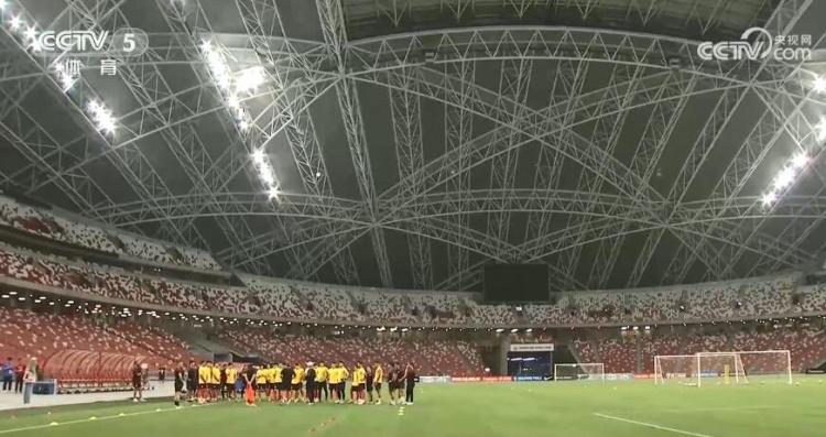 新加坡国家体育场刚刚承办霉霉演唱会，草坪从其他场地移植(1)