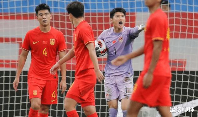 0-2！中国男足3连胜遭终结：被亚洲冠军打回原形，争进前3=直通奥运(3)