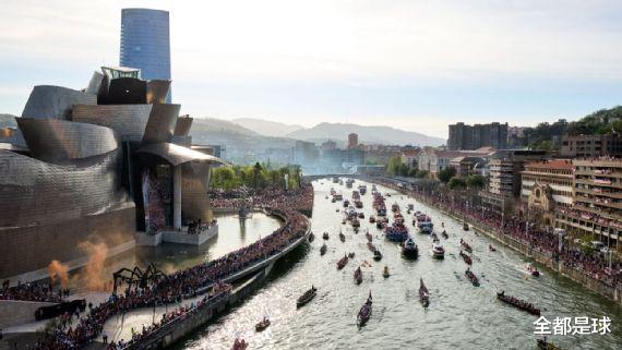 气氛到位！毕尔巴鄂竞技时隔40年再乘传奇驳船Gabarrra在河上游行庆祝夺得国王杯(2)