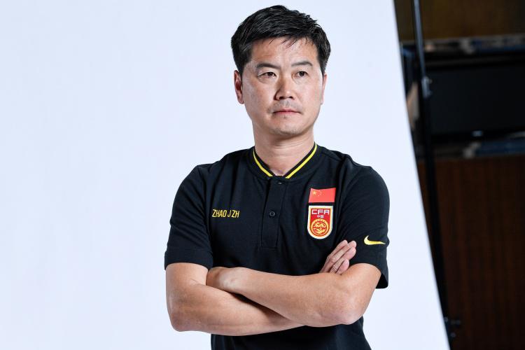 足球报：中国足协注册的可执教职业队教练仅200人，远低于日韩(1)