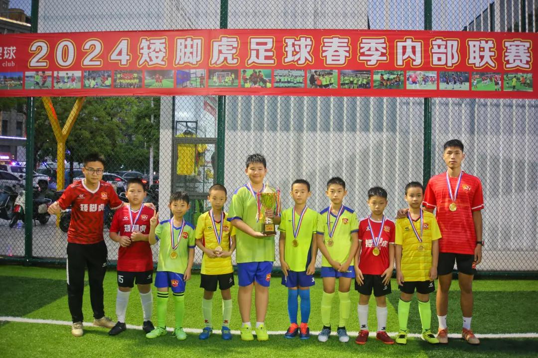 前国足球员创办的中山这家俱乐部举办的少儿足球内部赛精彩纷呈(3)
