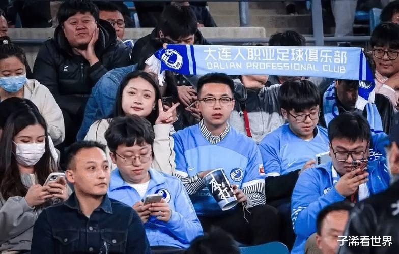 突发！大连足球名宿做出争议表态：广州队遭质疑，球迷骂声一片(3)